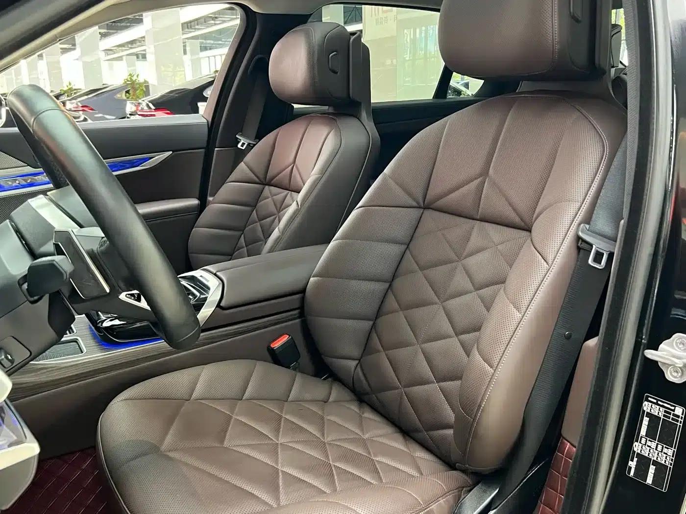 2023 BMW 7 Series 735Li M Sport Package — миниатюра 9