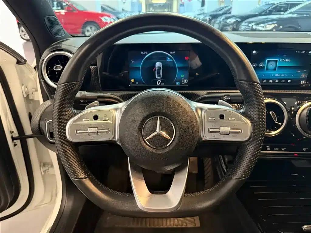 2019 Mercedes-Benz A-Class A 180 L Sport Sedan — миниатюра 11