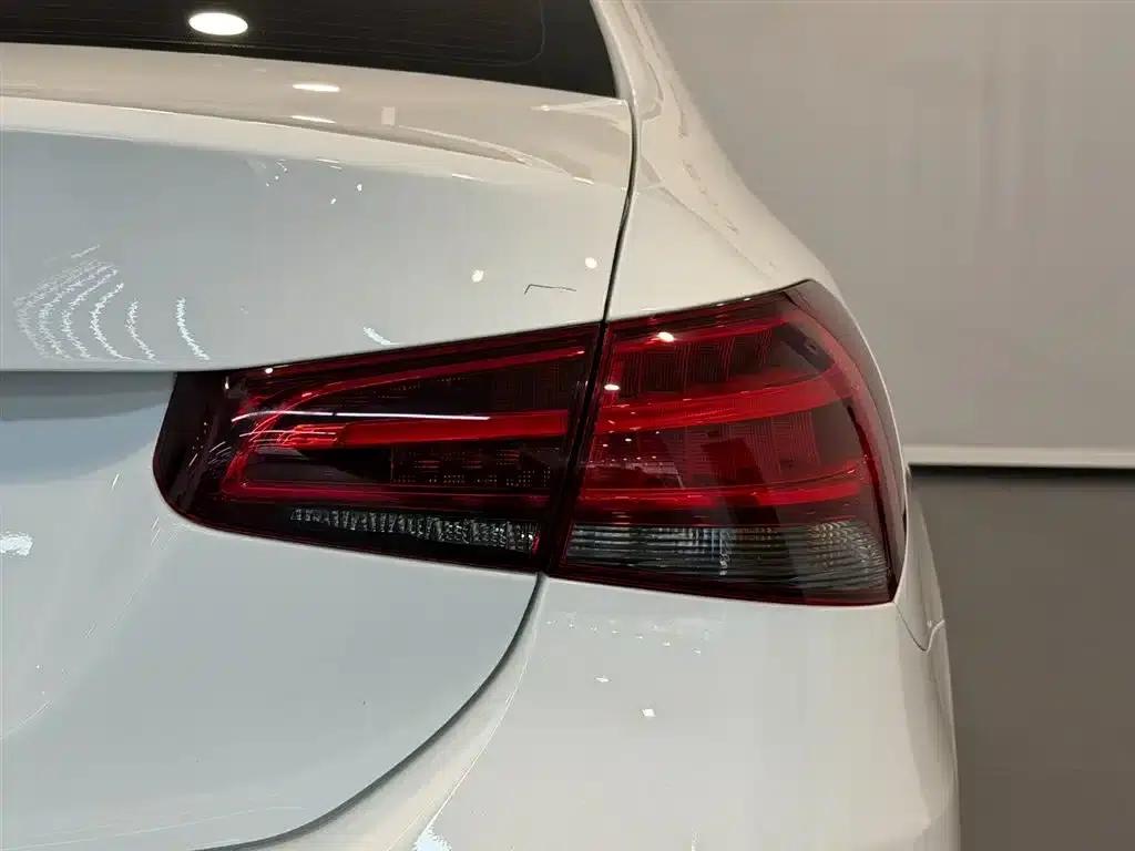 2019 Mercedes-Benz A-Class A 180 L Sport Sedan — миниатюра 14