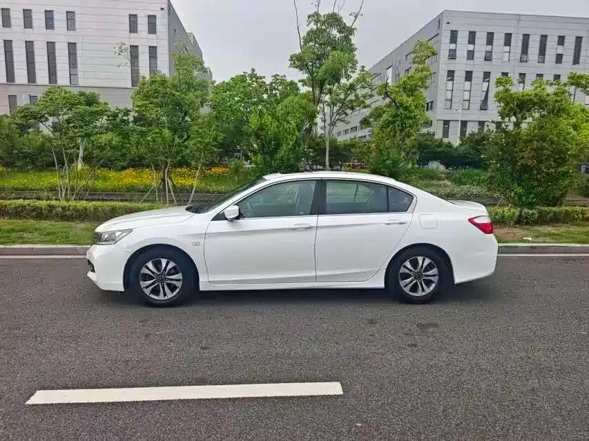 2015 Honda Accord 2.0L LXS Elite Edition — миниатюра 2
