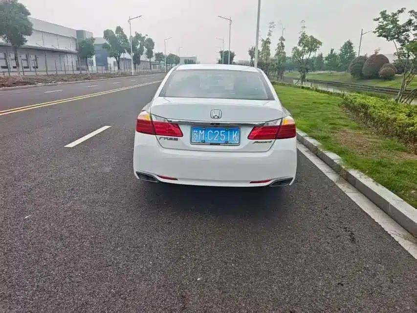 2015 Honda Accord 2.0L LXS Elite Edition — миниатюра 11