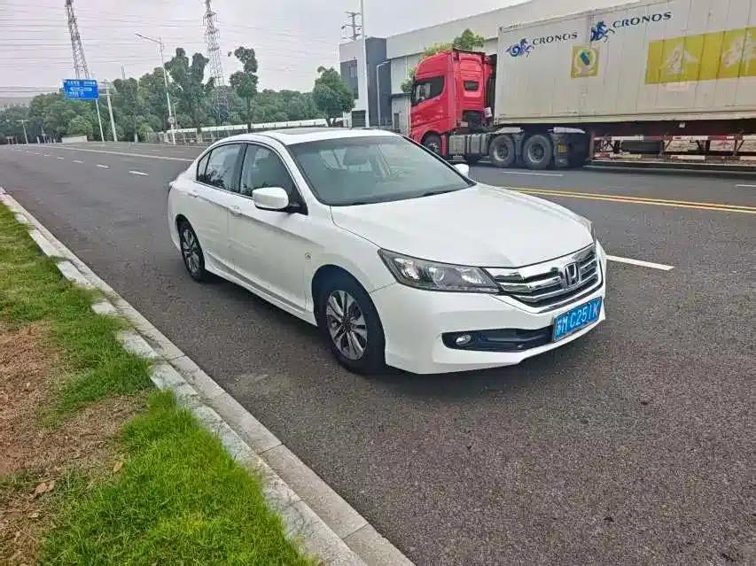 2015 Honda Accord 2.0L LXS Elite Edition — миниатюра 3
