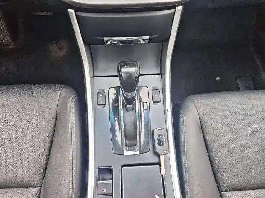 2015 Honda Accord 2.0L LXS Elite Edition — миниатюра 5