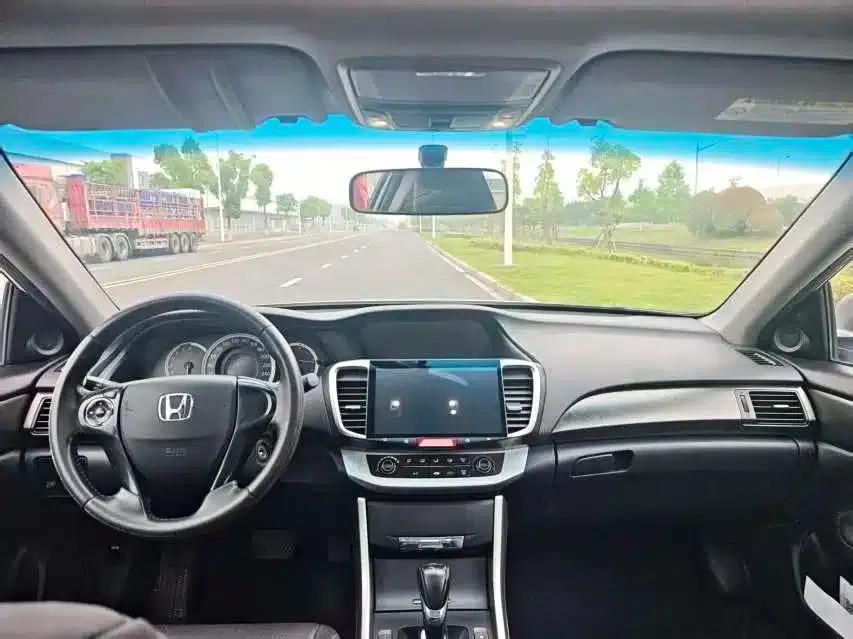 2015 Honda Accord 2.0L LXS Elite Edition — миниатюра 8
