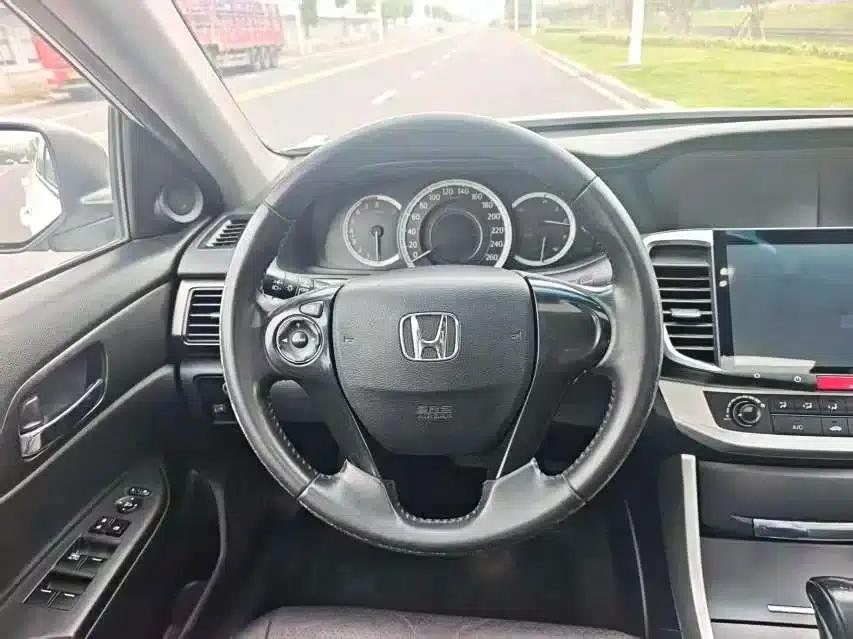 2015 Honda Accord 2.0L LXS Elite Edition — миниатюра 10