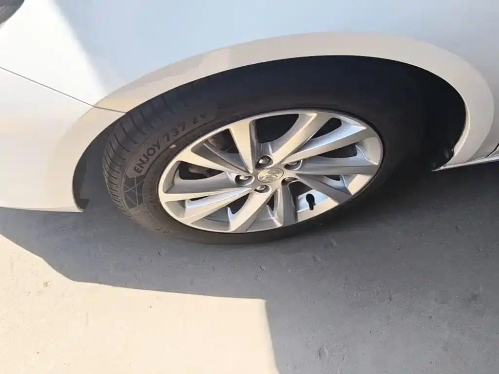 Buick Verano 2018 Sedan 15S Automatic Entry-Level — миниатюра 23