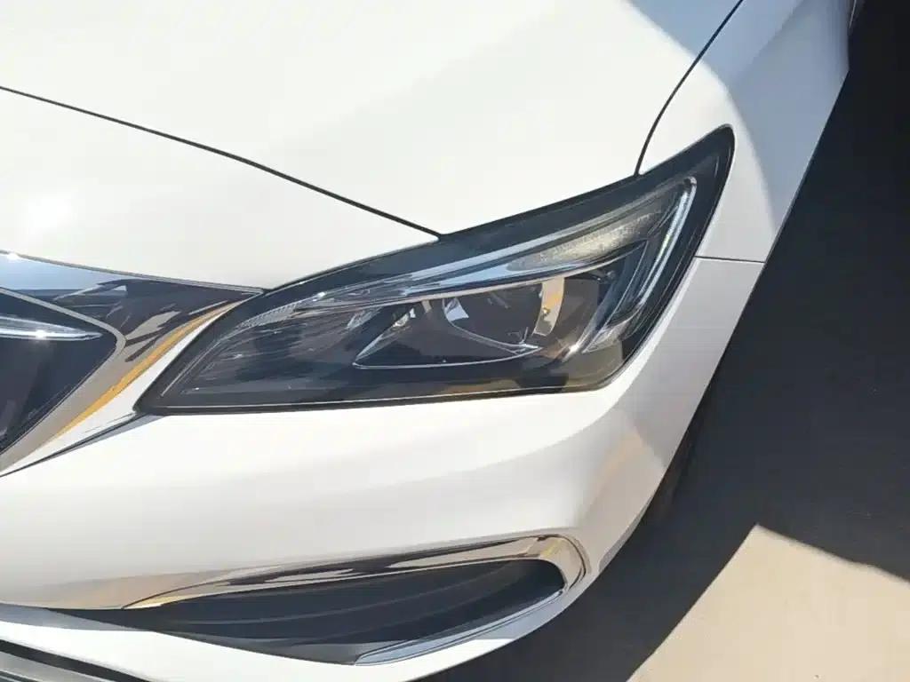 Buick Verano 2018 Sedan 15S Automatic Entry-Level — миниатюра 24