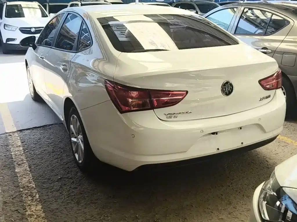 Buick Verano 2018 Sedan 15S Automatic Entry-Level — миниатюра 5