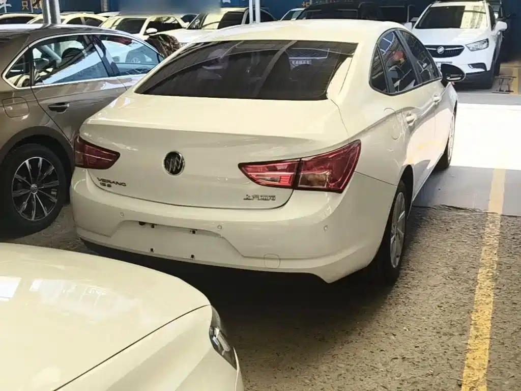 Buick Verano 2018 Sedan 15S Automatic Entry-Level — миниатюра 7