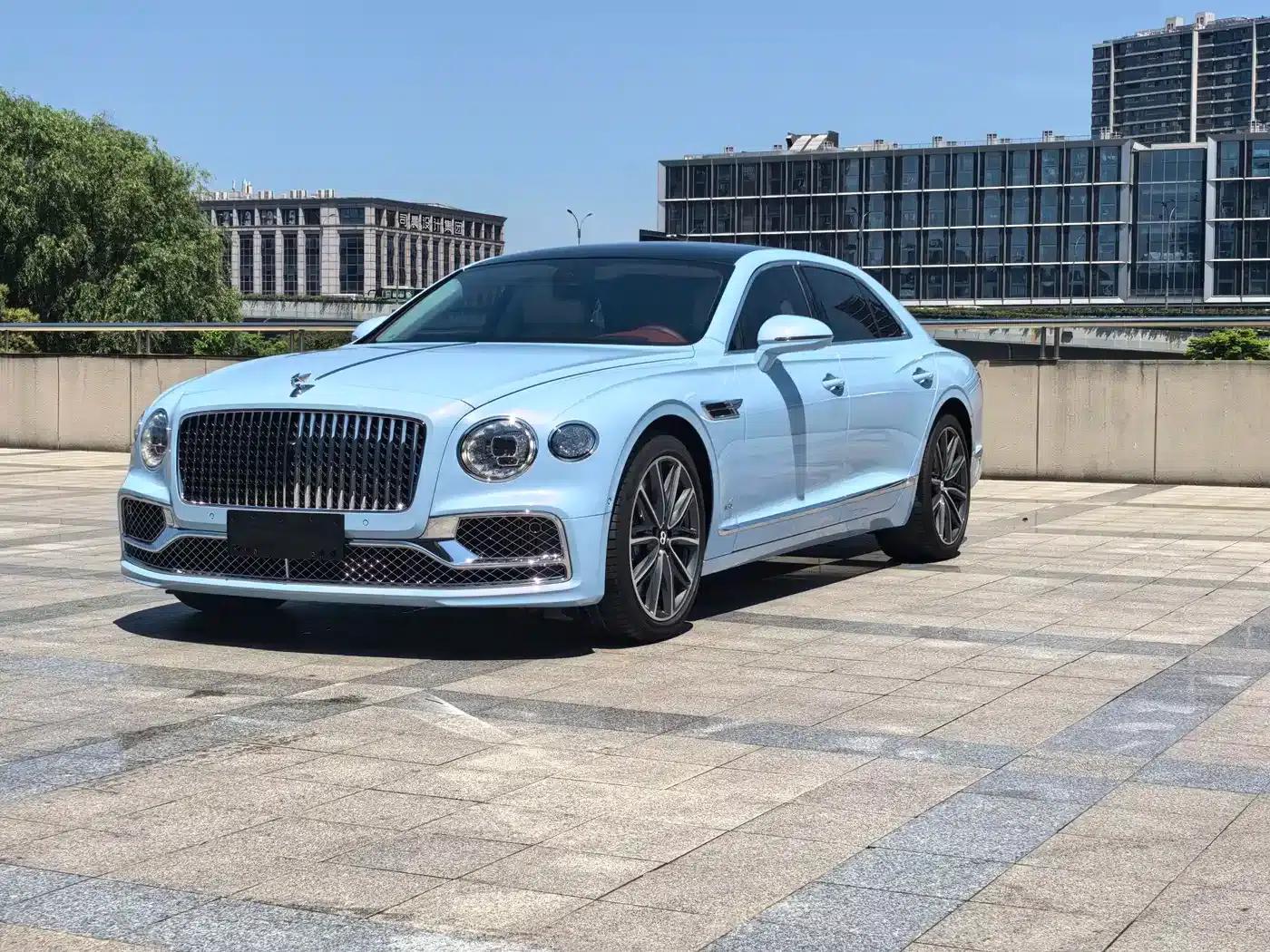 Flying Spur 2022 4.0T V8 Standard Edition — миниатюра 1