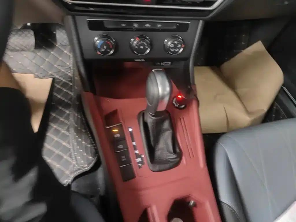 2024 Volkswagen Lavida 1.5L Automatic Starry Sky Five Million Edition — миниатюра 14