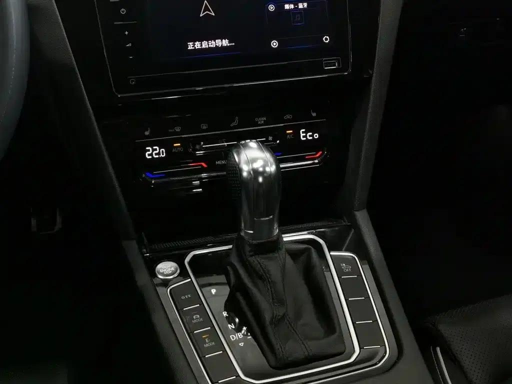 2020 Volkswagen Passat PHEV GTE Luxury Edition — миниатюра 13