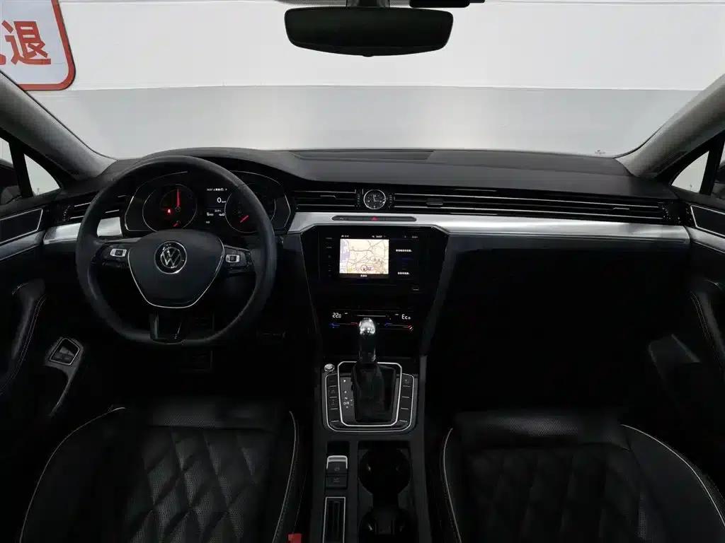 2020 Volkswagen Passat PHEV GTE Luxury Edition — миниатюра 5