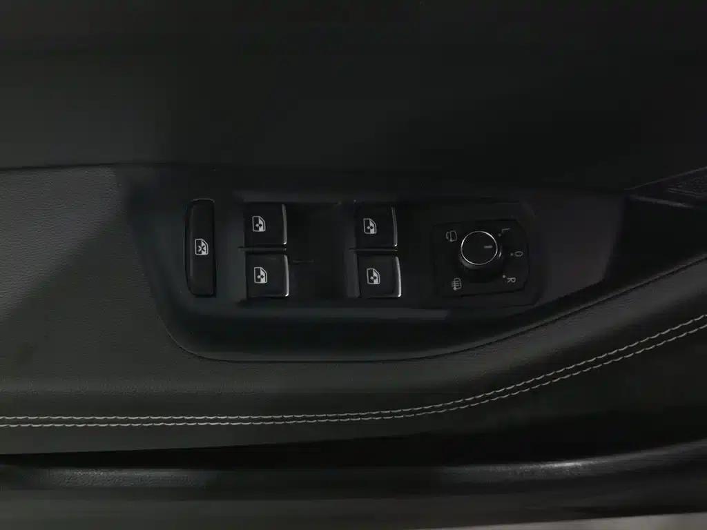 2020 Volkswagen Passat PHEV GTE Luxury Edition — миниатюра 9
