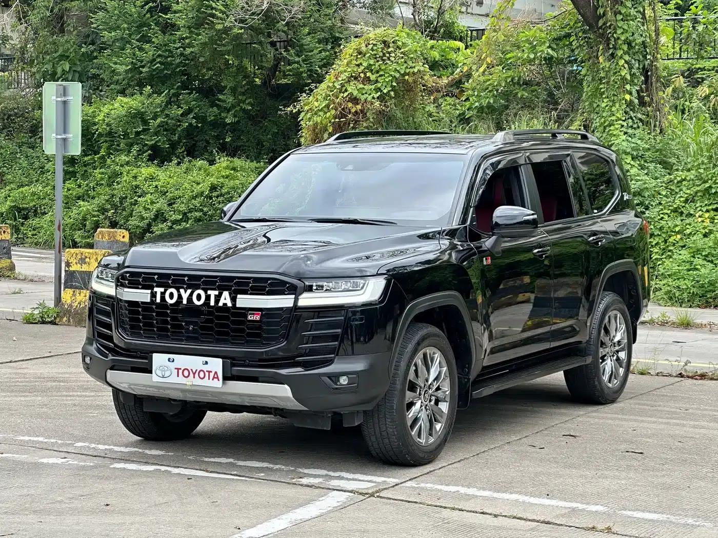 Land Cruiser (Imported) LC300 2022 3.5T GR 70th Anniversary Sport Edition — миниатюра 1