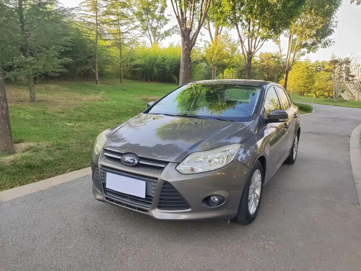 Ford Focus 2012 Sedan 1.6L Automatic Comfort — миниатюра 1