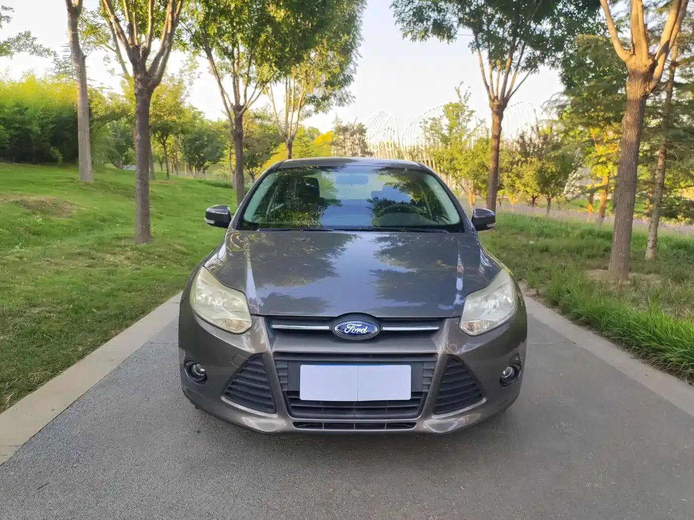 Ford Focus 2012 Sedan 1.6L Automatic Comfort — миниатюра 2