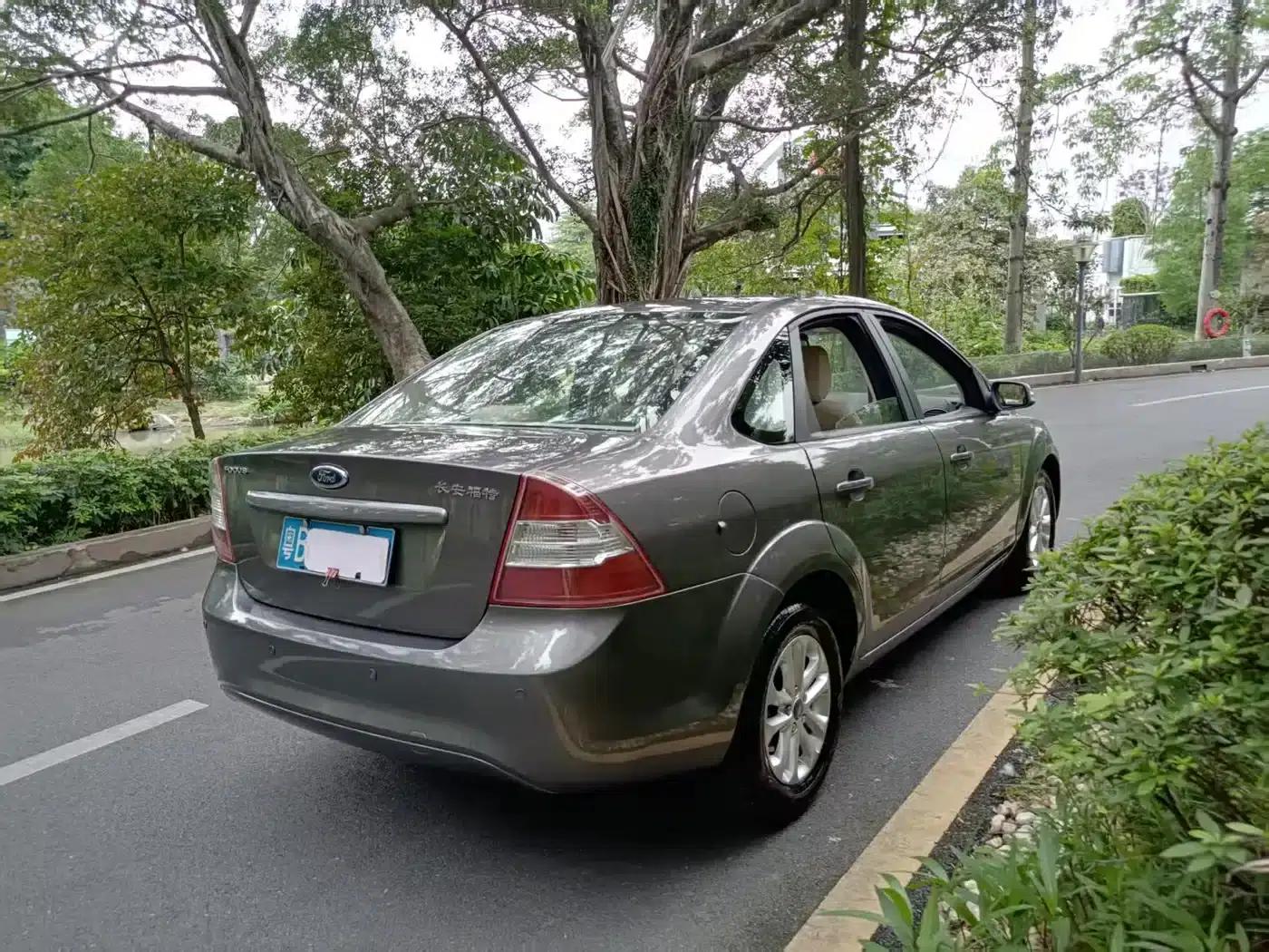 Ford Focus 2013 Sedan Classic 1.8L Automatic Basic Model — миниатюра 5