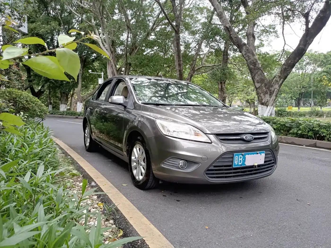 Ford Focus 2013 Sedan Classic 1.8L Automatic Basic Model — миниатюра 6