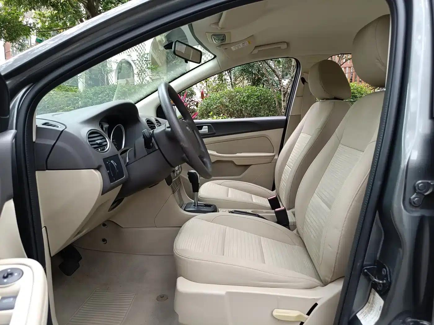 Ford Focus 2013 Sedan Classic 1.8L Automatic Basic Model — миниатюра 7