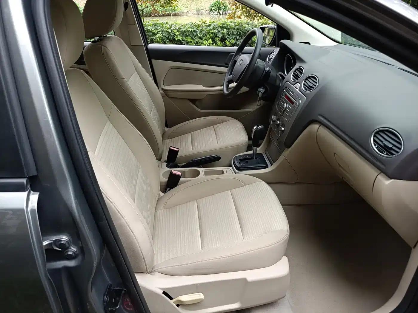 Ford Focus 2013 Sedan Classic 1.8L Automatic Basic Model — миниатюра 8