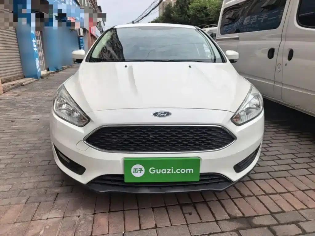 Ford Focus 2017 Hatchback 1.6L Automatic Comfort Smart Edition — миниатюра 3