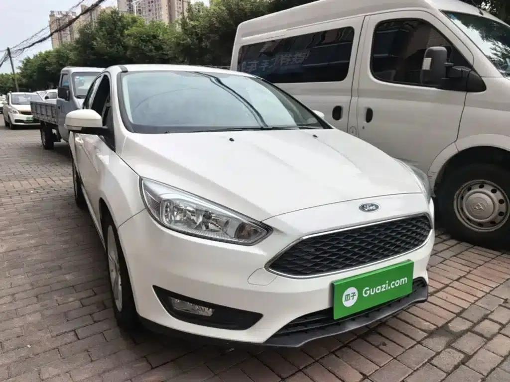 Ford Focus 2017 Hatchback 1.6L Automatic Comfort Smart Edition — миниатюра 4