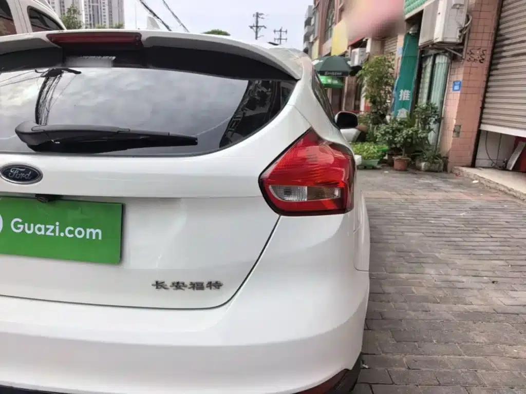 Ford Focus 2017 Hatchback 1.6L Automatic Comfort Smart Edition — миниатюра 8