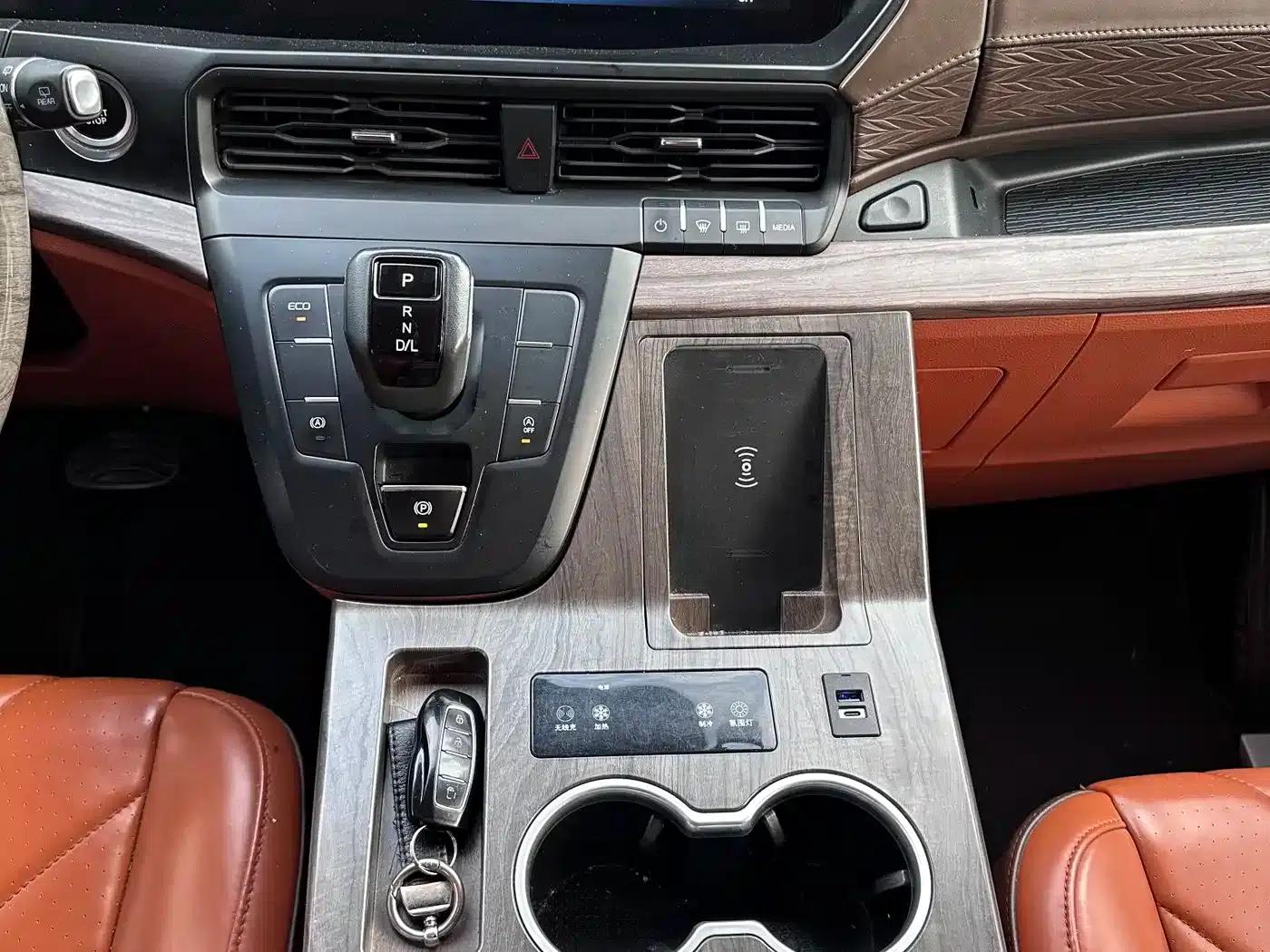 Tourneo 2023 2.0T Automatic Luxury Edition — миниатюра 17