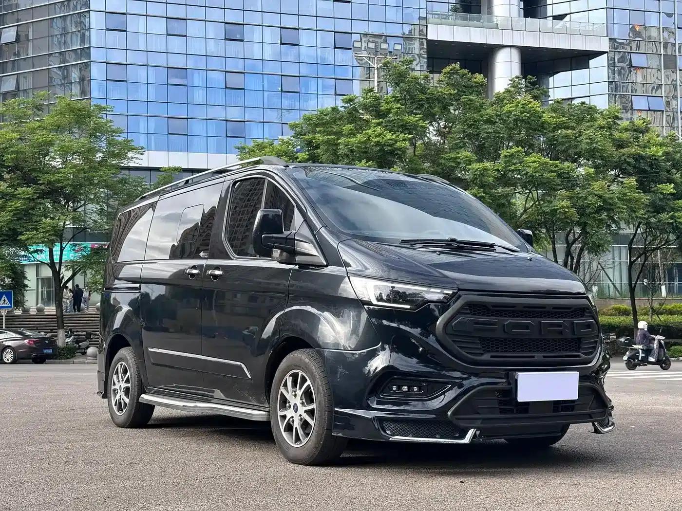Tourneo 2023 2.0T Automatic Luxury Edition — миниатюра 3