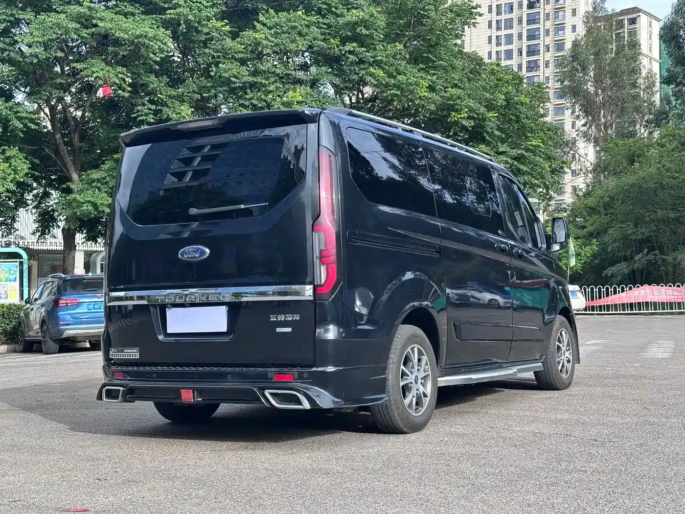 Tourneo 2023 2.0T Automatic Luxury Edition — миниатюра 9