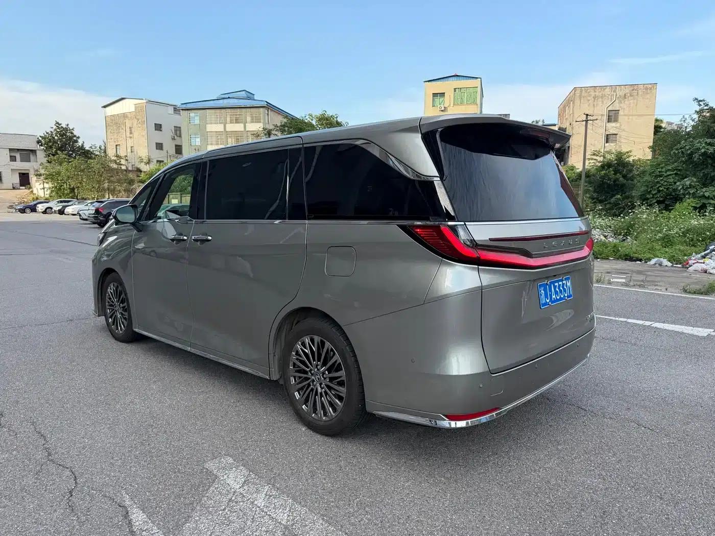 Lexus LM 2025 500h Six-Seat Premium Edition — миниатюра 4