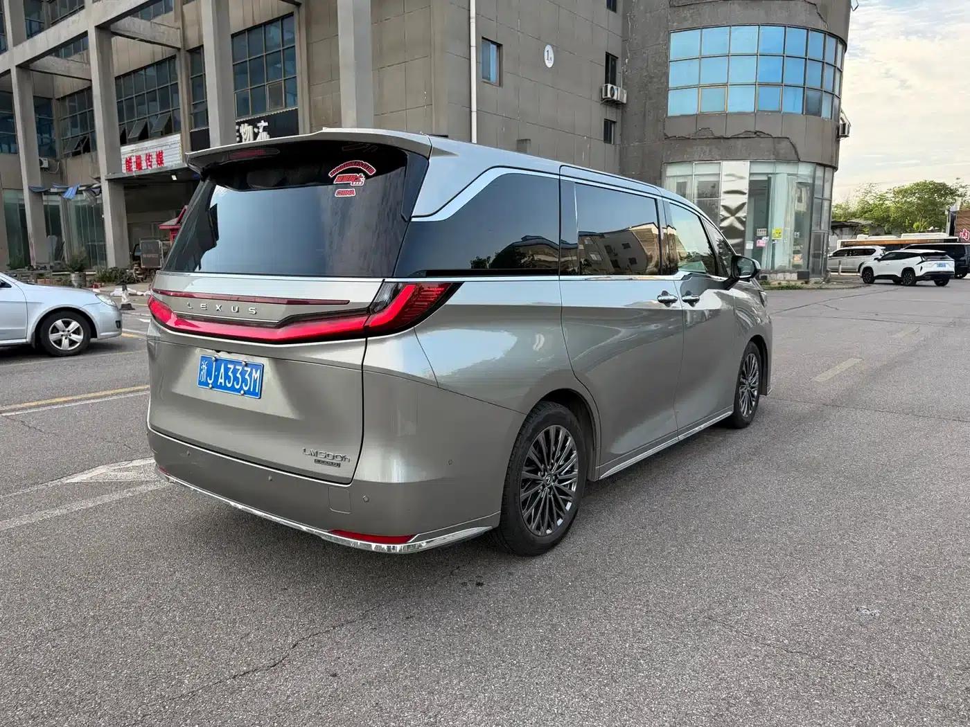 Lexus LM 2025 500h Six-Seat Premium Edition — миниатюра 5