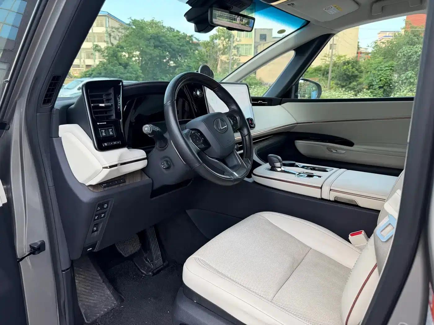 Lexus LM 2025 500h Six-Seat Premium Edition — миниатюра 6