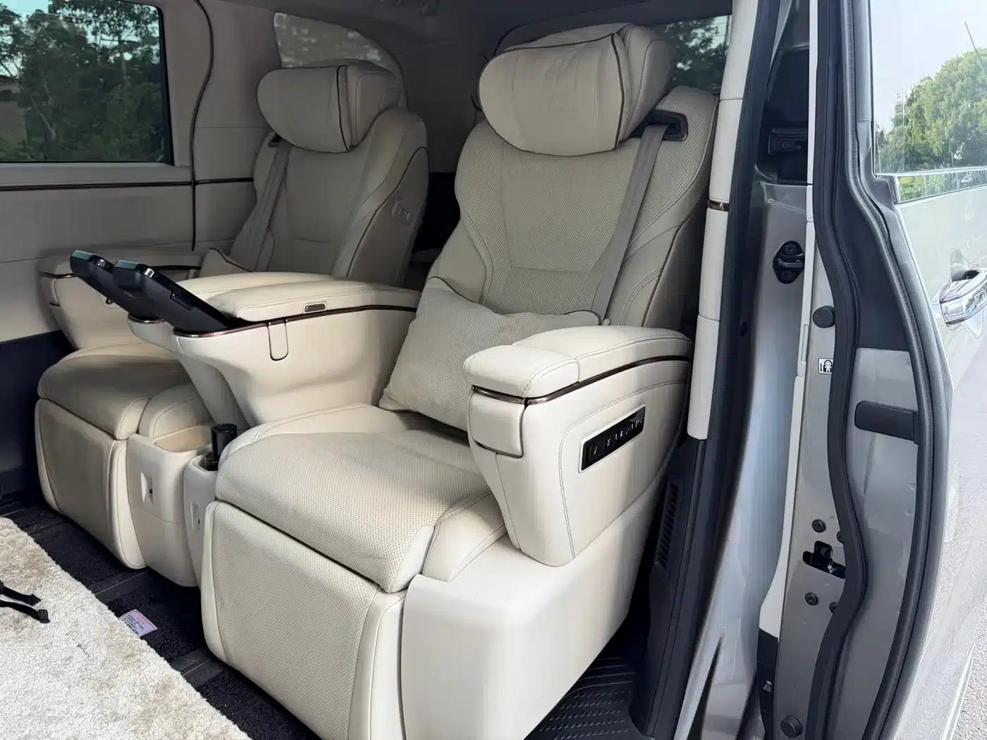 Lexus LM 2025 500h Six-Seat Premium Edition — миниатюра 8