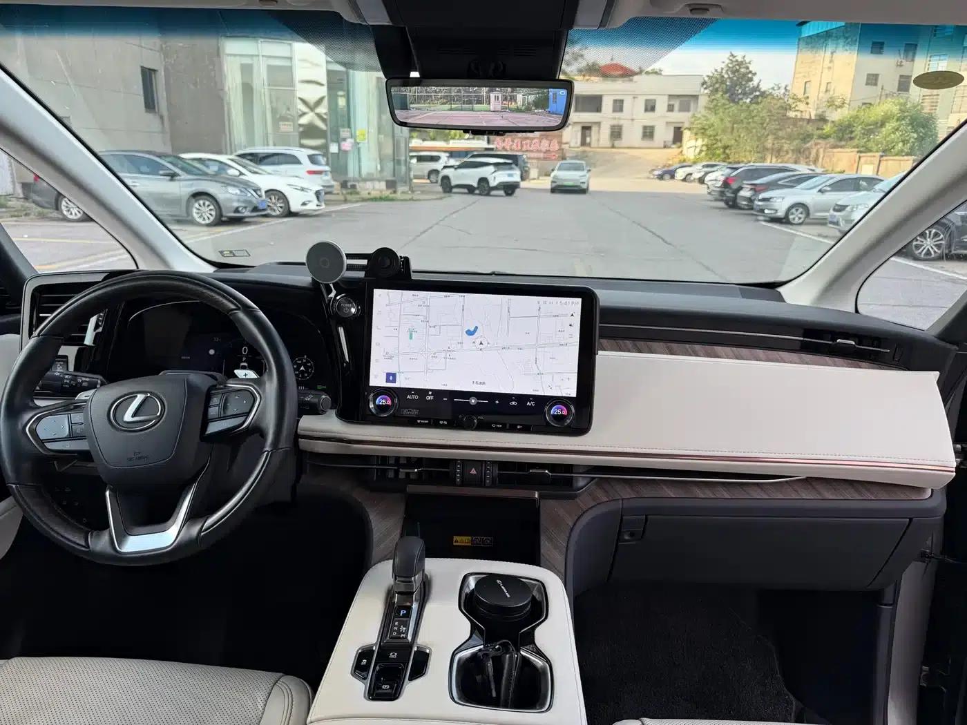 Lexus LM 2025 500h Six-Seat Premium Edition — миниатюра 10