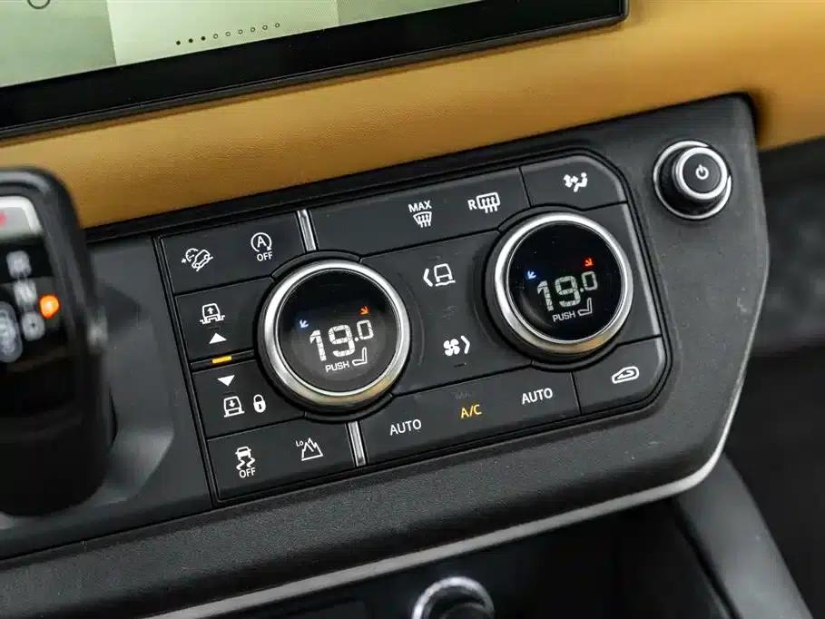 2023 Land Rover Defender Facelift 110 3.0T P400 X-DYNAMIC HSE — миниатюра 30
