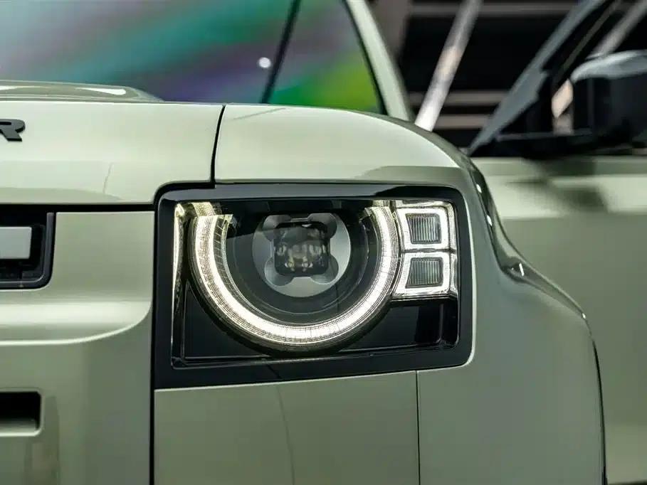 2023 Land Rover Defender Facelift 110 3.0T P400 X-DYNAMIC HSE — миниатюра 31