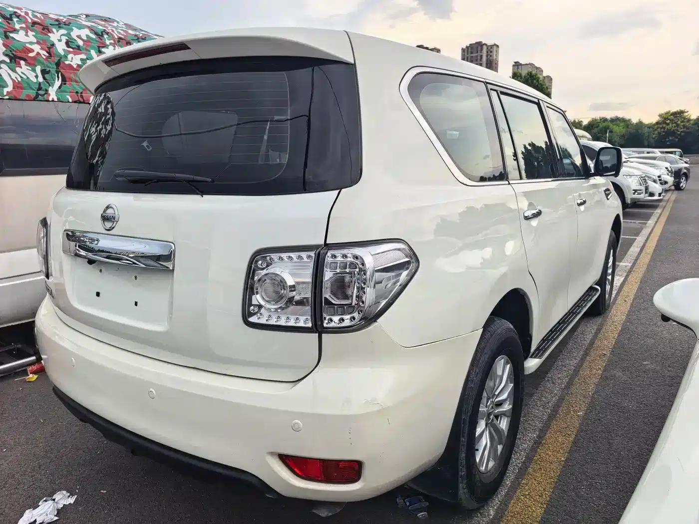 Nissan Patrol 2018 4.0L Leader Edition — миниатюра 3