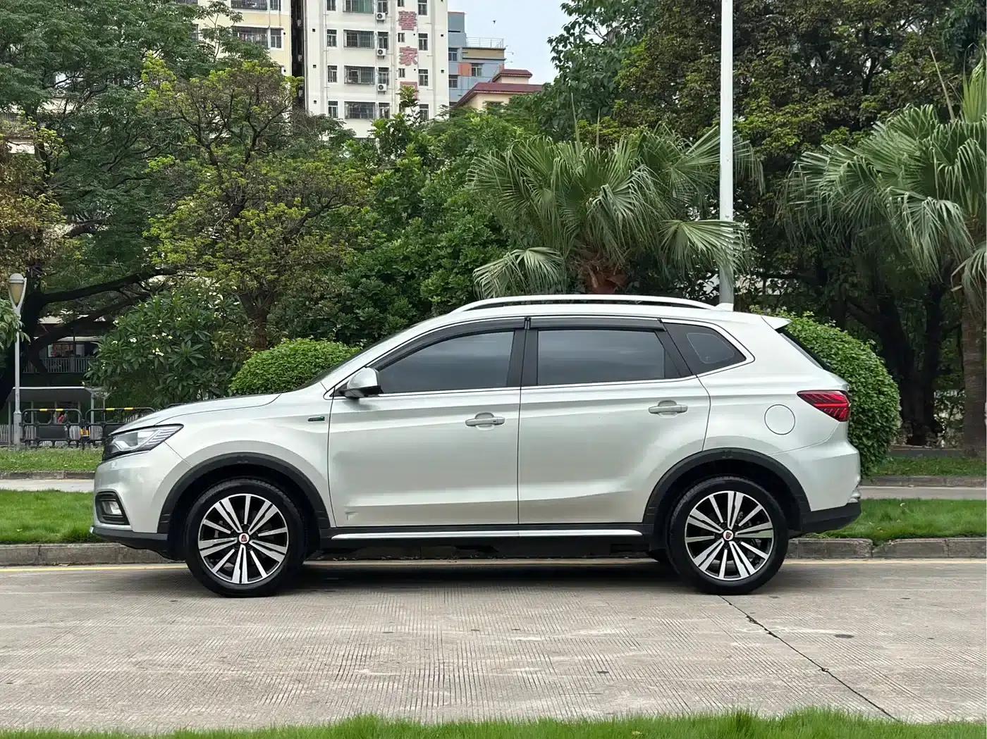 Roewe RX5 New Energy 2018 eRX5 50T Hybrid Premium Edition — миниатюра 9