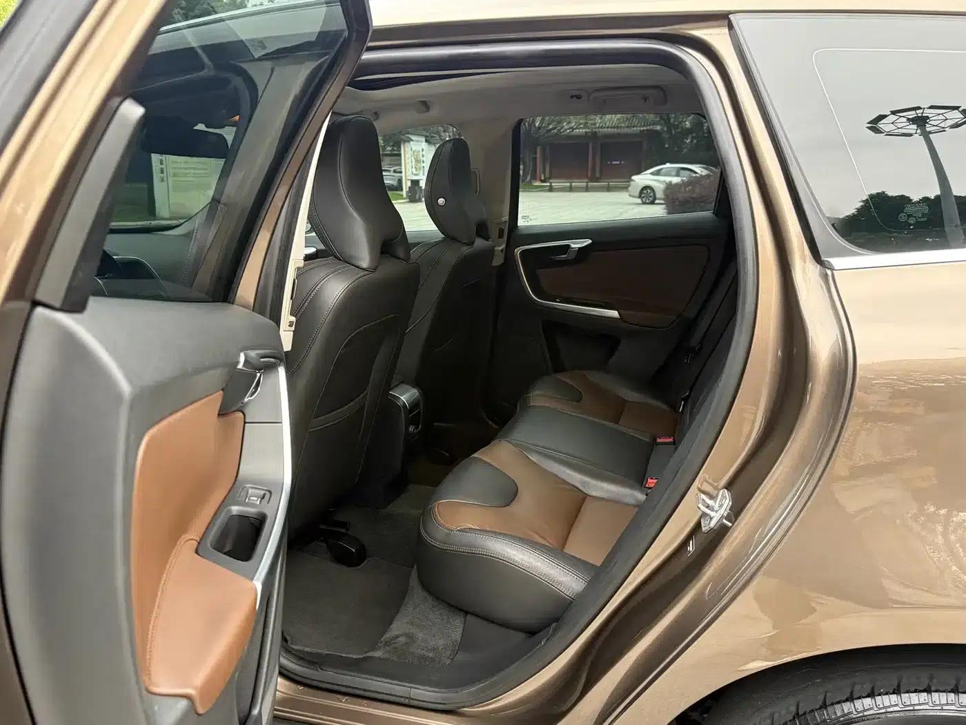 2016 Volvo XC60 T5 AWD Smart Edition — миниатюра 5