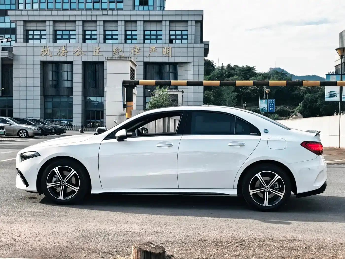 Mercedes-Benz A-Class 2025 Facelift A 200 L Fashion Model — миниатюра 7