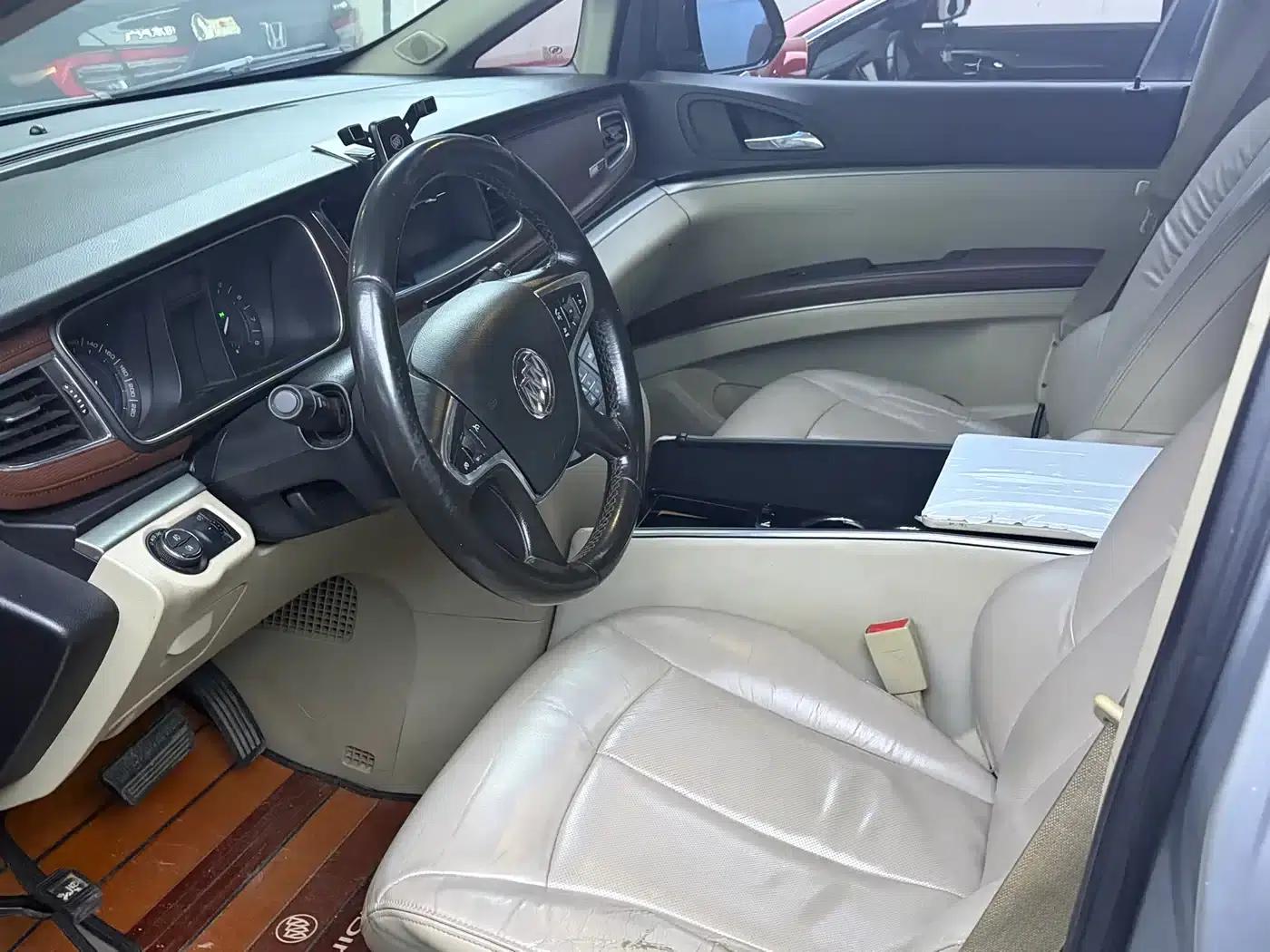 Buick GL8 2014 3.0L XT Luxury Business Flagship Edition — миниатюра 5