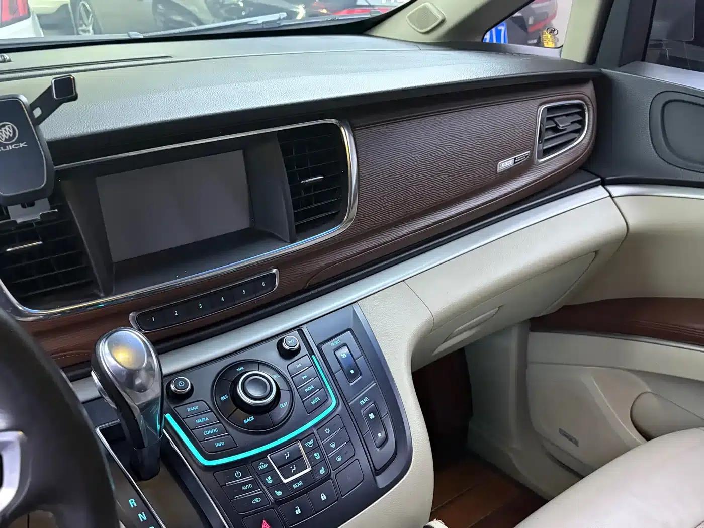Buick GL8 2014 3.0L XT Luxury Business Flagship Edition — миниатюра 8
