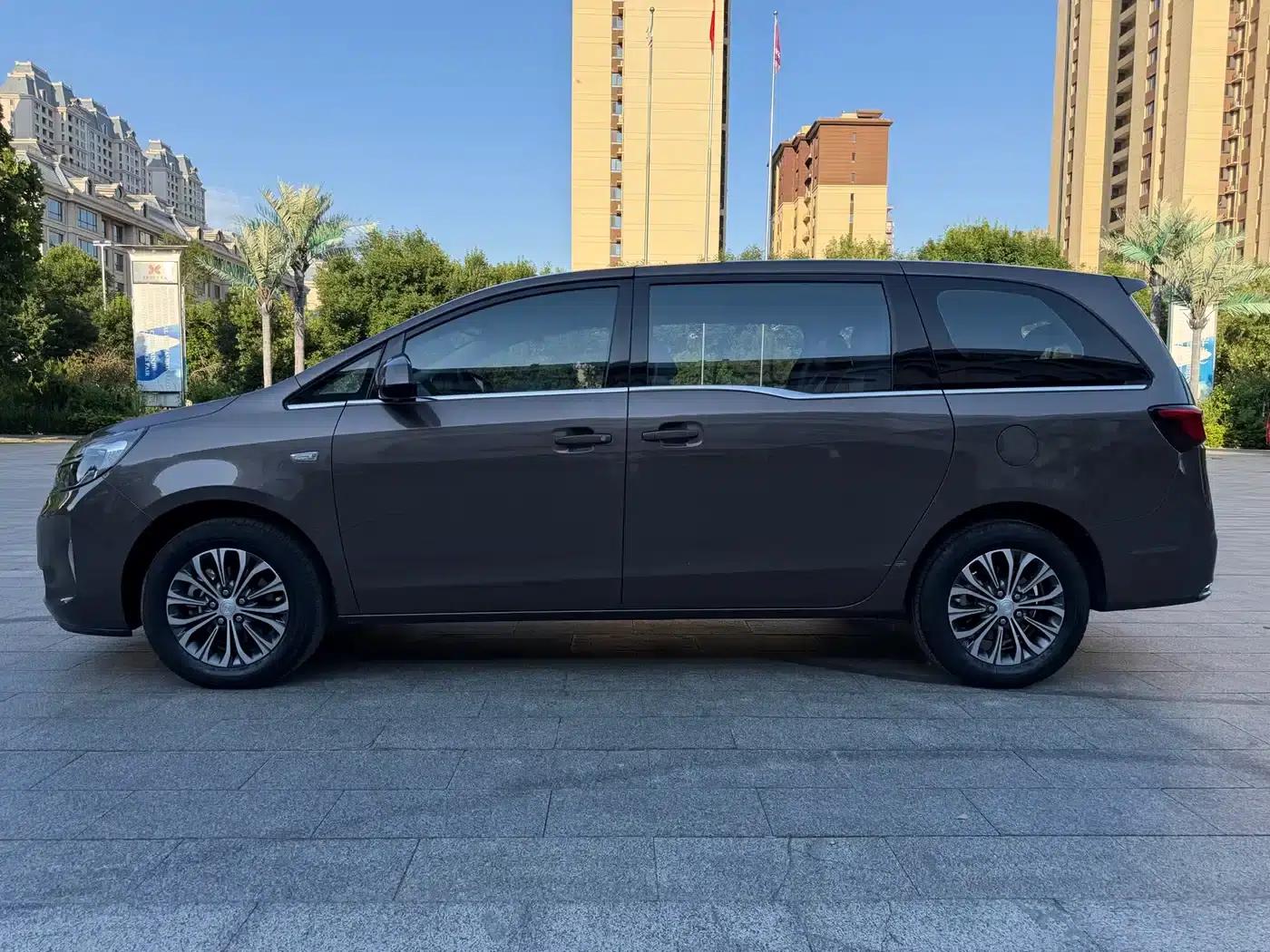 Buick GL8 2022 Land Business Class 652T Comfort — миниатюра 3