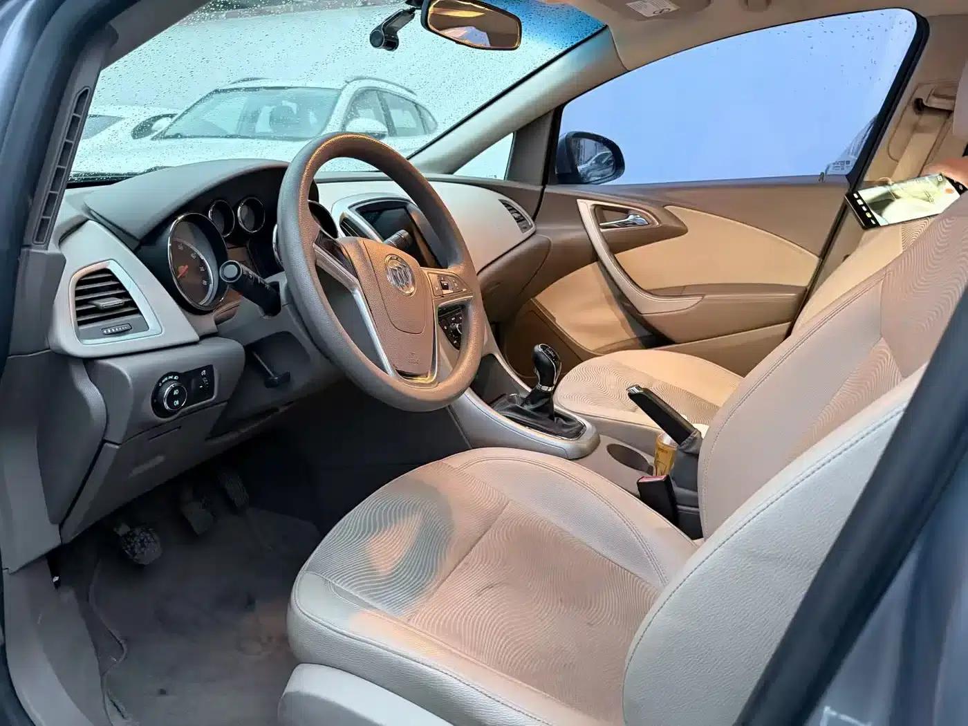 Buick Excelle GT 1.6L Manual Entry-Level Edition (2012) — миниатюра 4