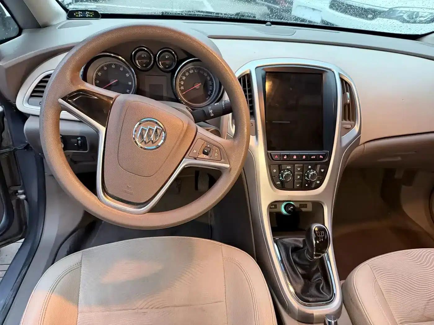 Buick Excelle GT 1.6L Manual Entry-Level Edition (2012) — миниатюра 5