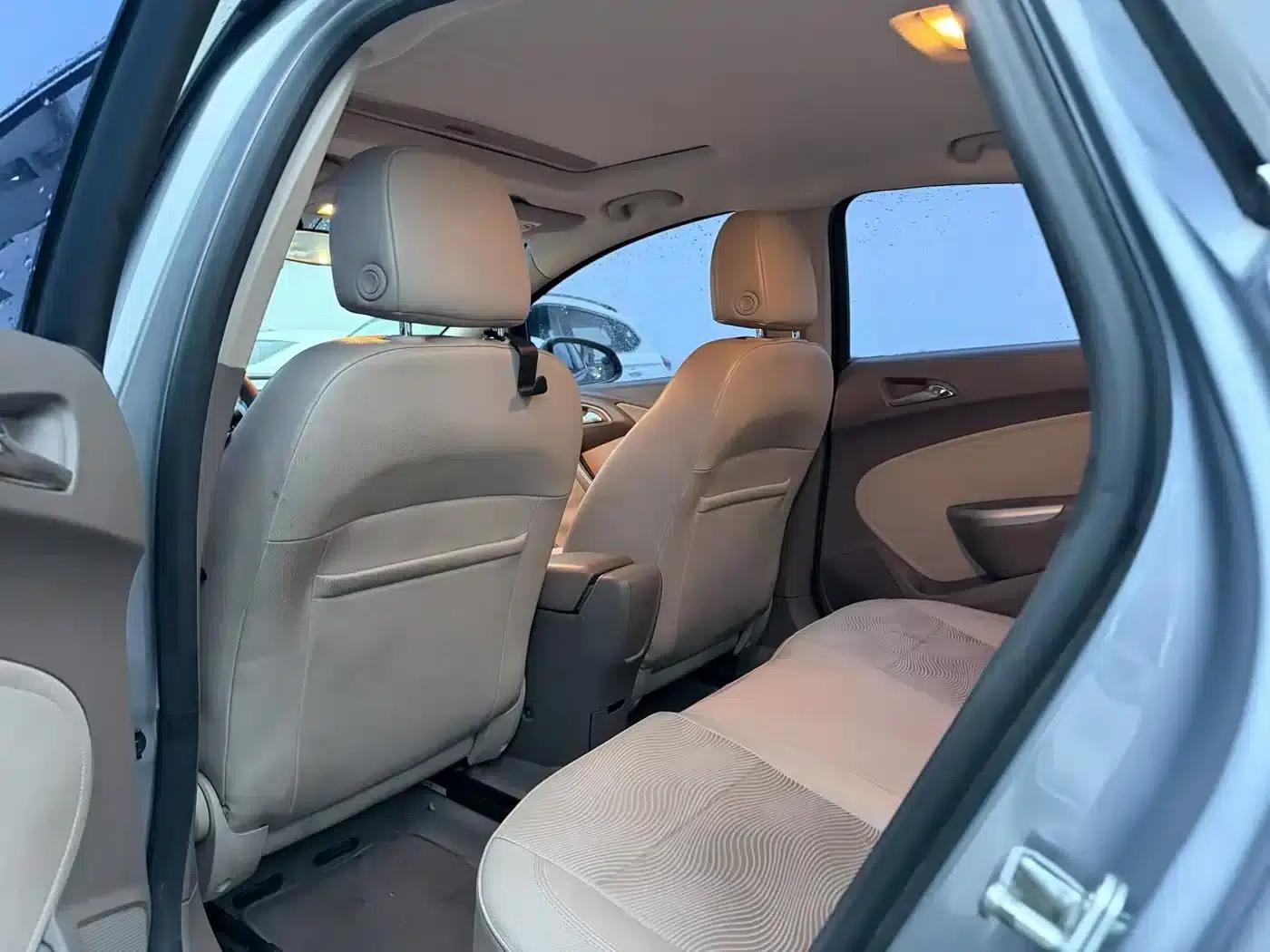 Buick Excelle GT 1.6L Manual Entry-Level Edition (2012) — миниатюра 6