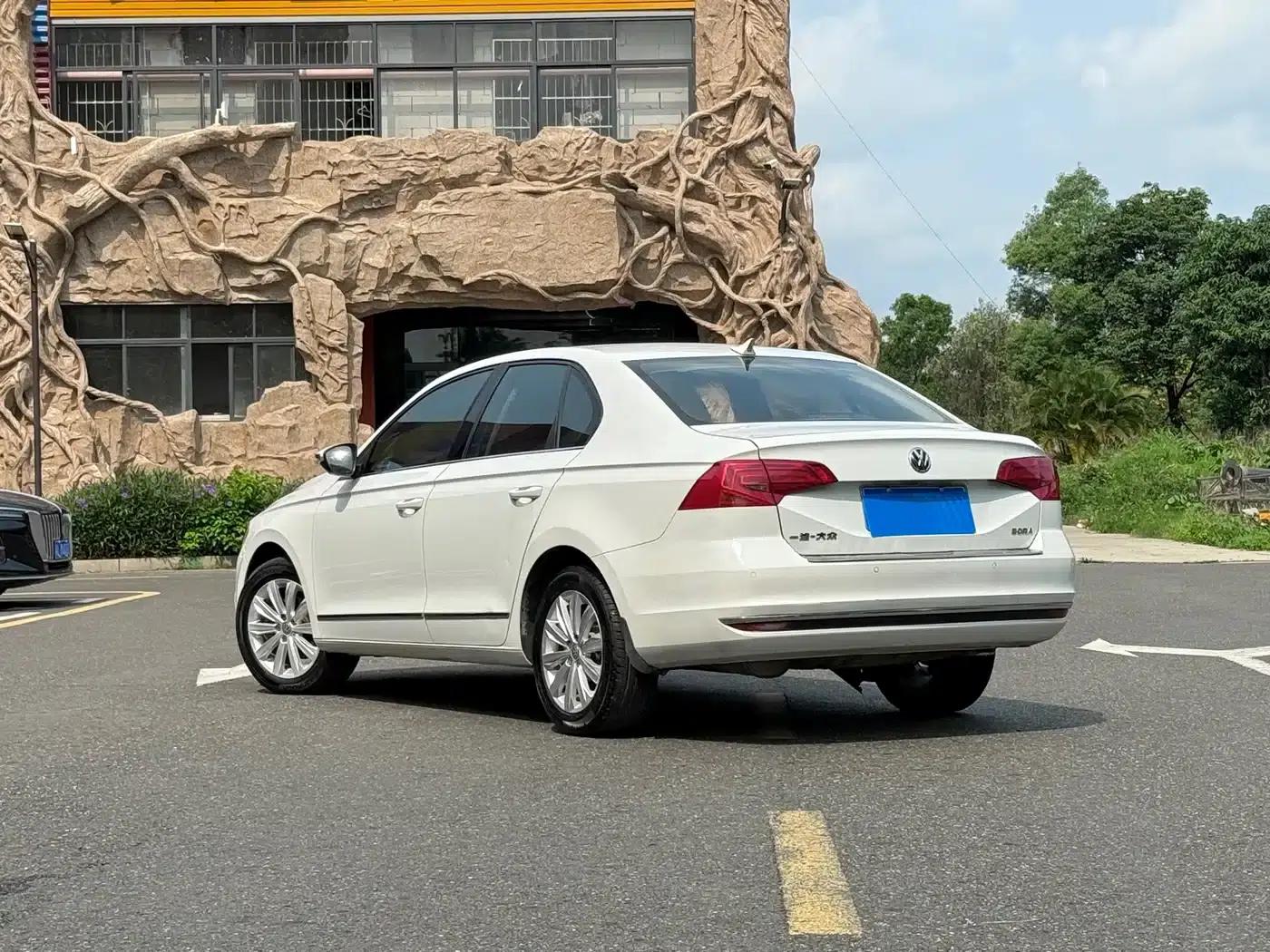 2018 Volkswagen Bora 1.5L Manual Comfort Model — миниатюра 3