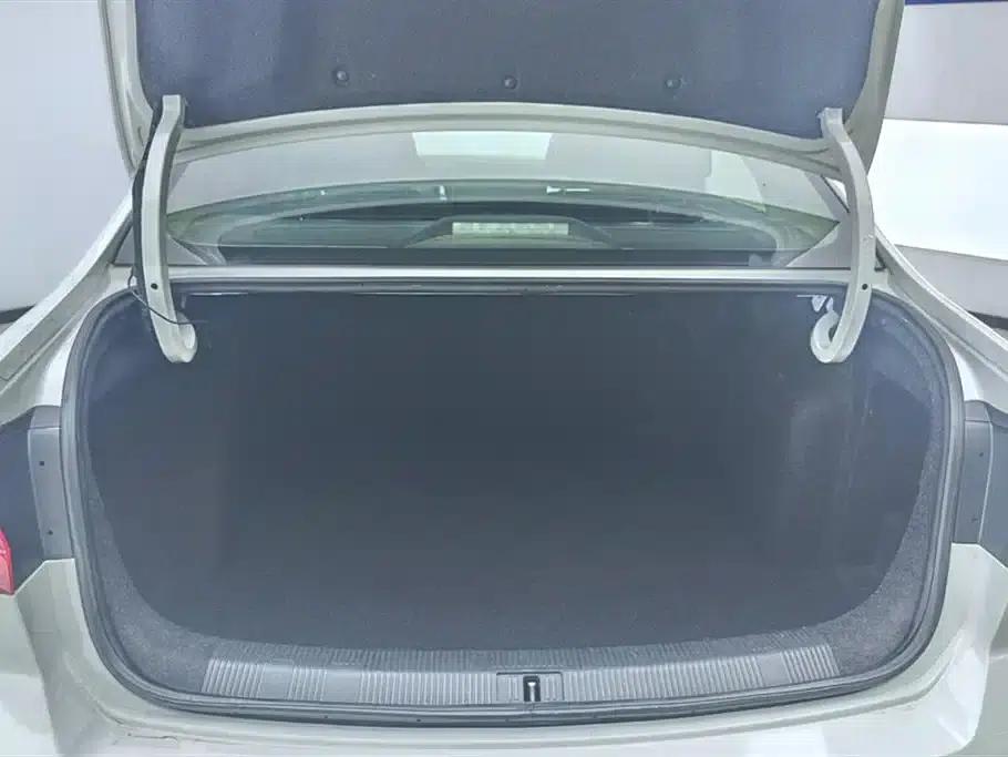 2019 Volkswagen Bora Facelift: Bora Legend 1.5L Automatic Fashion Model (China VI Emission Standard) — миниатюра 4
